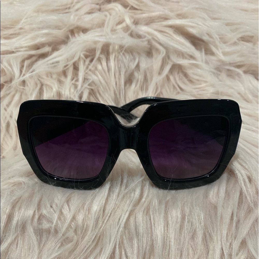 NWT women’s sunglasses